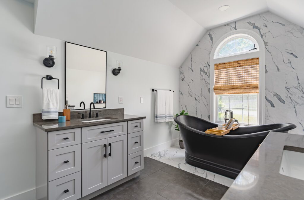 Bathroom Remodeling on a Tight Budget: Creative Solutions for a Beautiful Space