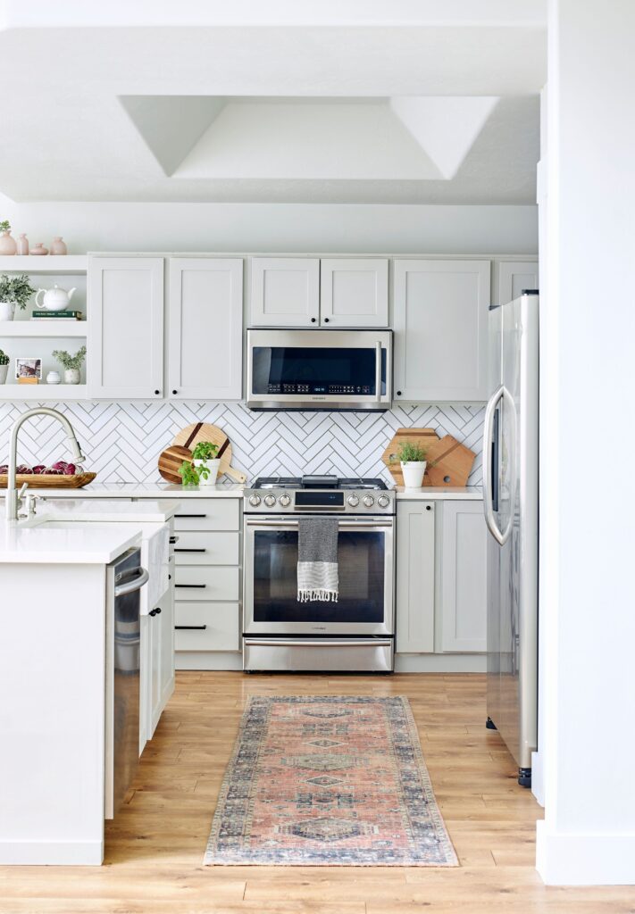 Sustainable Building Materials and Modern Kitchen Design: Eco-Friendly Options for Your Home