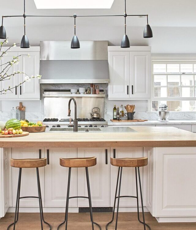 large-white-kitchen-with-island-79875016-9ec6a599ee814caeac1a0383ae7dd286 (2)